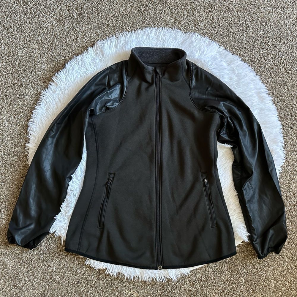 Nike Therma Fit Jacket Black Faux Leather Sleeves Zip Front Womens‎ Size Medium